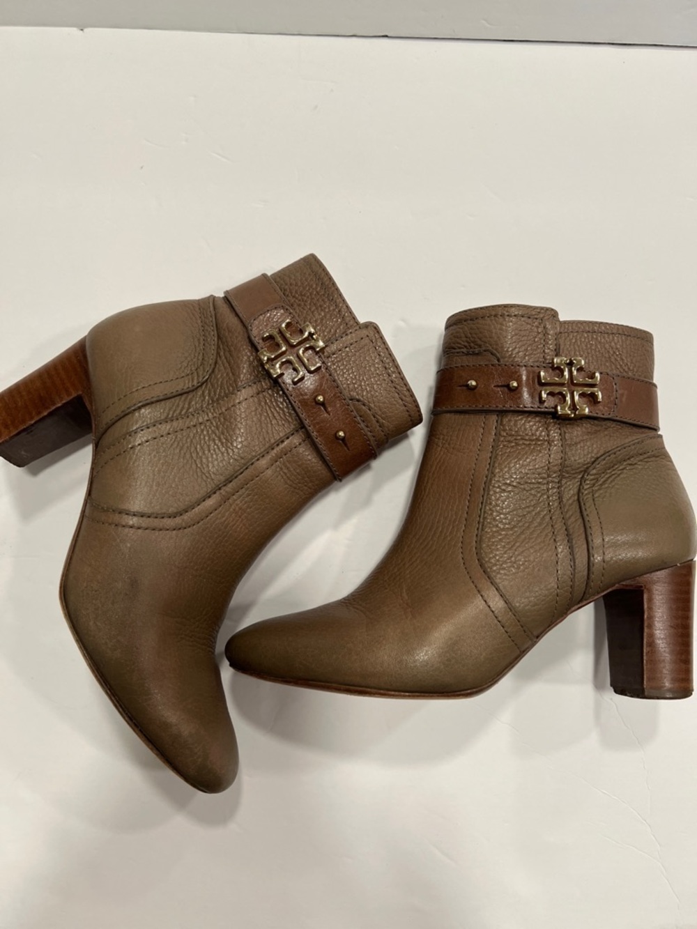Tory Burch Elina Taupe Brown Leather Ankle Booties with Logo Strap size 7